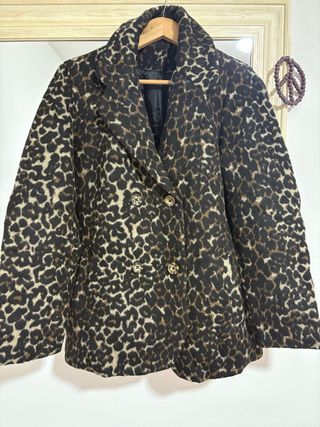 Abrigo estampado leopardo