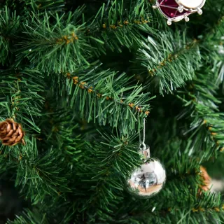 Árbol Navidad con Adornos