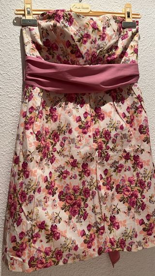Vestido floral rosa sin tirantes