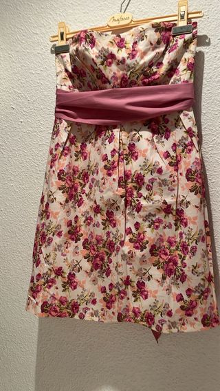 Vestido floral rosa sin tirantes