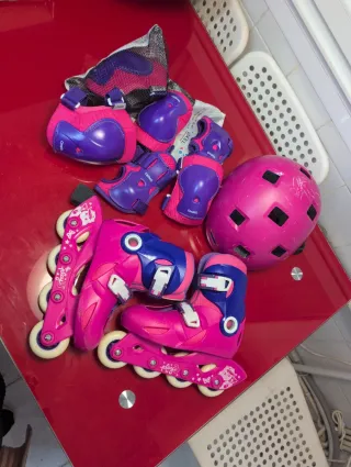 Conjunto Patines T. 30-32 + Protecciones + casco