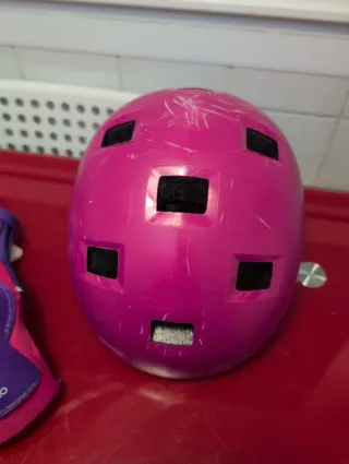 Conjunto Patines T. 30-32 + Protecciones + casco