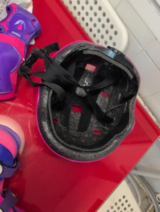 Conjunto Patines T. 30-32 + Protecciones + casco