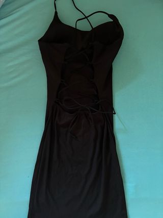 Vestito nero schiena scoperta con intrecci