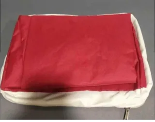 Bolso de viaje L'Oréal rojo y blanco