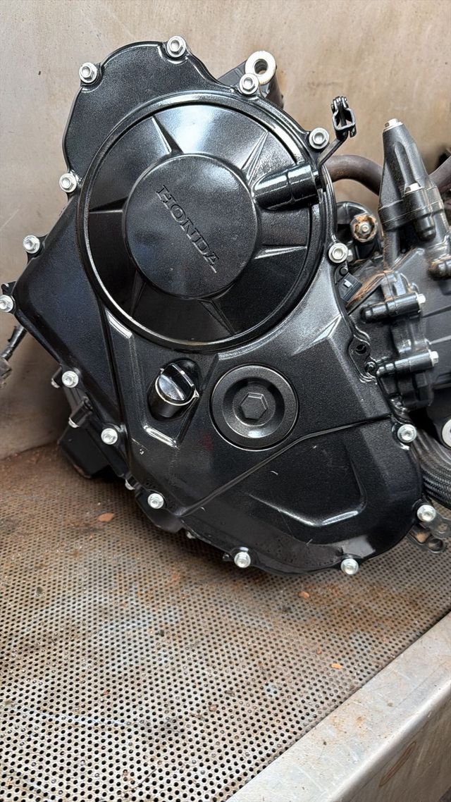 Tapa Embrague Honda Transalp 750