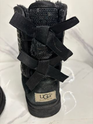 Stivali UGG neri con paillettes e fiocco