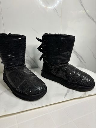 Stivali UGG neri con paillettes e fiocco