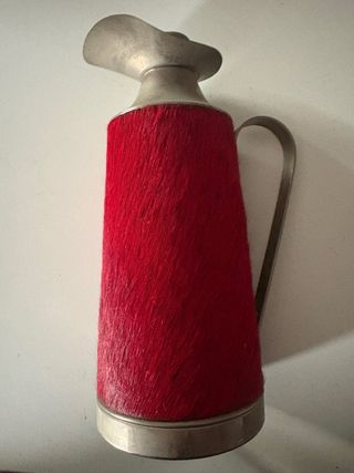 Caraffa vintage con pelo rosso