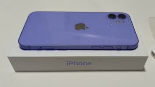 iPhone 12 viola Apple