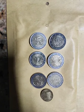 Lotto di 7 monete da 2 euro