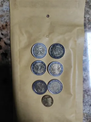 Lotto di 7 monete da 2 euro