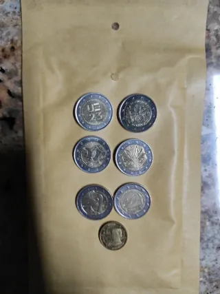 Lotto di 7 monete da 2 euro