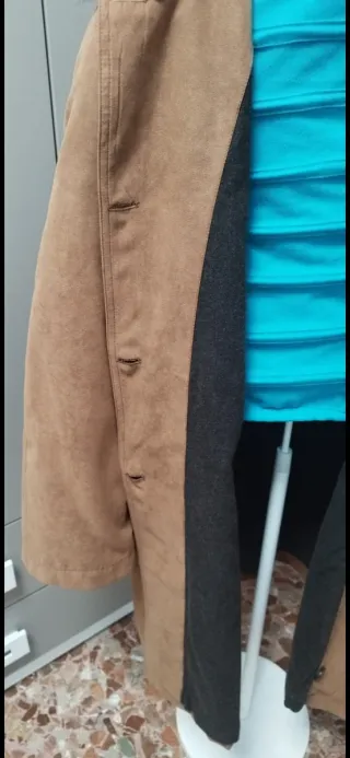 Abrigo marrón con cuello de pelo