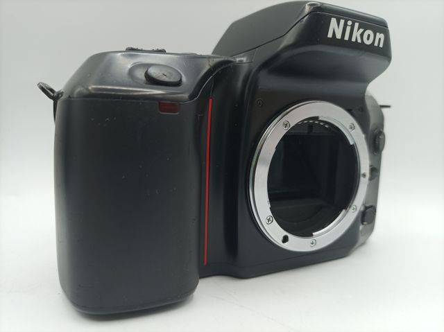 Cámara analógica Nikon F70