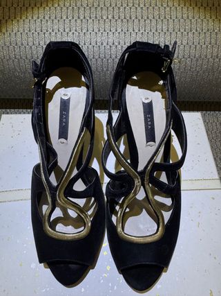 Tacones Zara Negro y Dorado