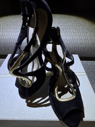 Tacones Zara Negro y Dorado