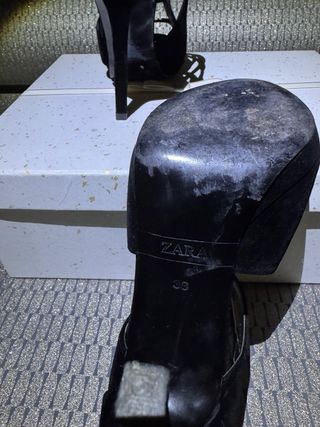 Tacones Zara Negro y Dorado