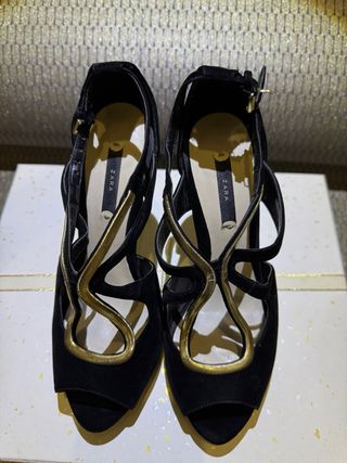 Tacones Zara Negro y Dorado