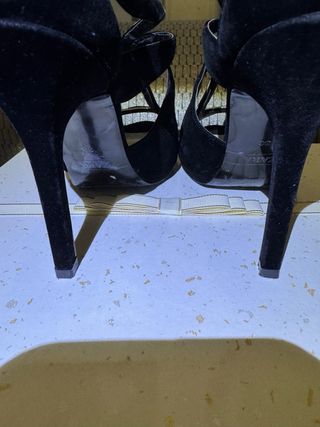 Tacones Zara Negro y Dorado