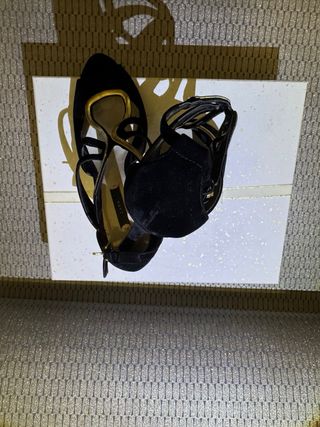 Tacones Zara Negro y Dorado