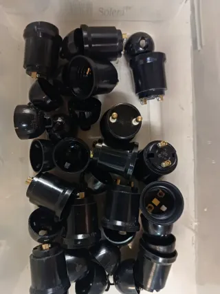 Lote grande enchufes y clavijas