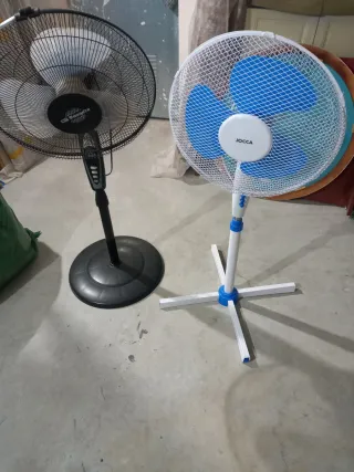 Lote 2 Ventiladores de Pie