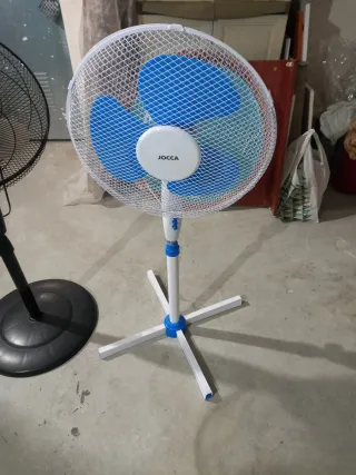 Lote 2 Ventiladores de Pie