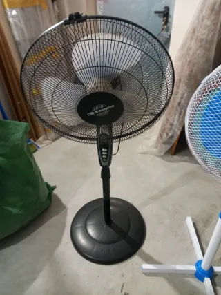 Lote 2 Ventiladores de Pie