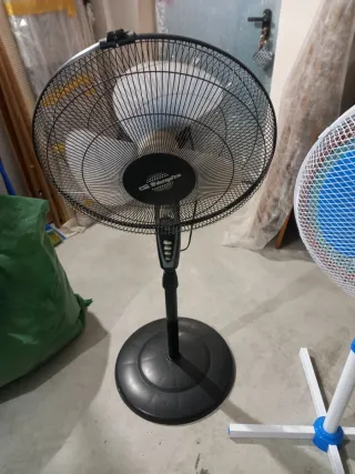 Lote 2 Ventiladores de Pie