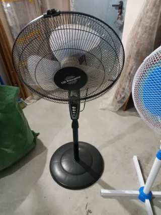 Lote 2 Ventiladores de Pie
