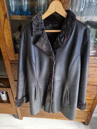 Abrigo de piel marrón T-L