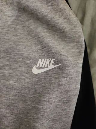 Pantalón Nike Tech Gris y Negro