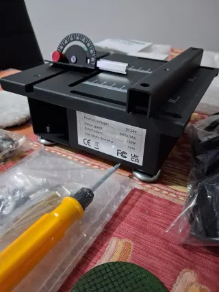 Mini sierra de mesa para manualidades