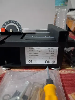 Mini sierra de mesa para manualidades