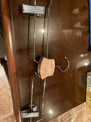 Perchas de madera y metal