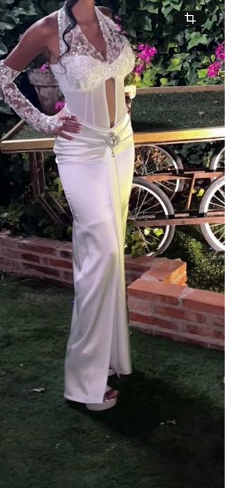 Vestido  echo a manos,corset ,blanco con guantes