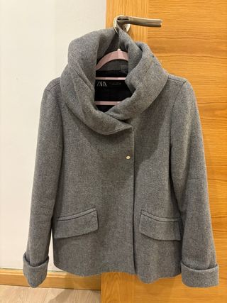 Abrigo Zara gris
