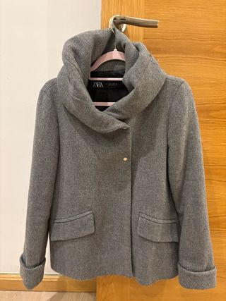 Abrigo Zara gris