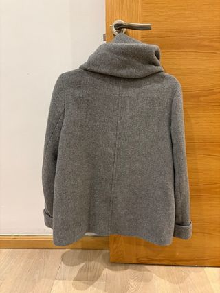 Abrigo Zara gris