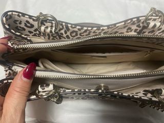 Bolso Guess Animal Print Beige/Negro