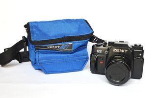 Cámara Zenit 122 con funda original azul