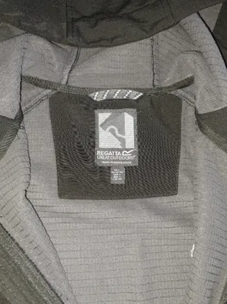 Chaqueta Regatta Negra con Capucha