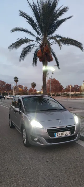 Peugeot 5008 2015
