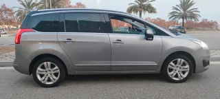 Peugeot 5008 2015