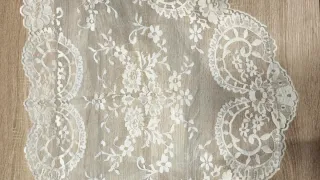 Manteleta de encaje blanco