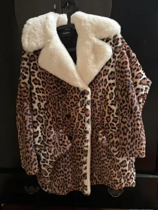 Abrigo estampado animal print