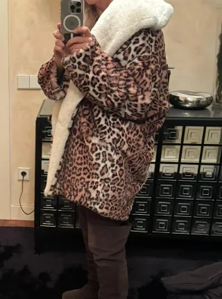 Abrigo estampado animal print