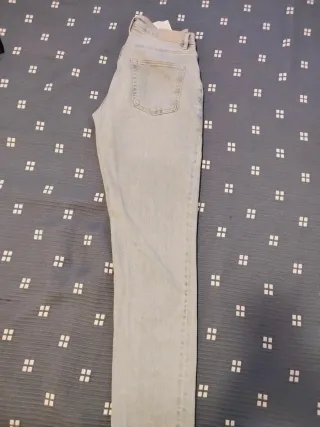 Pantalón vaquero hombre azul claro SARA