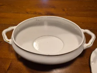 Zuppiera bianca con bordi oro